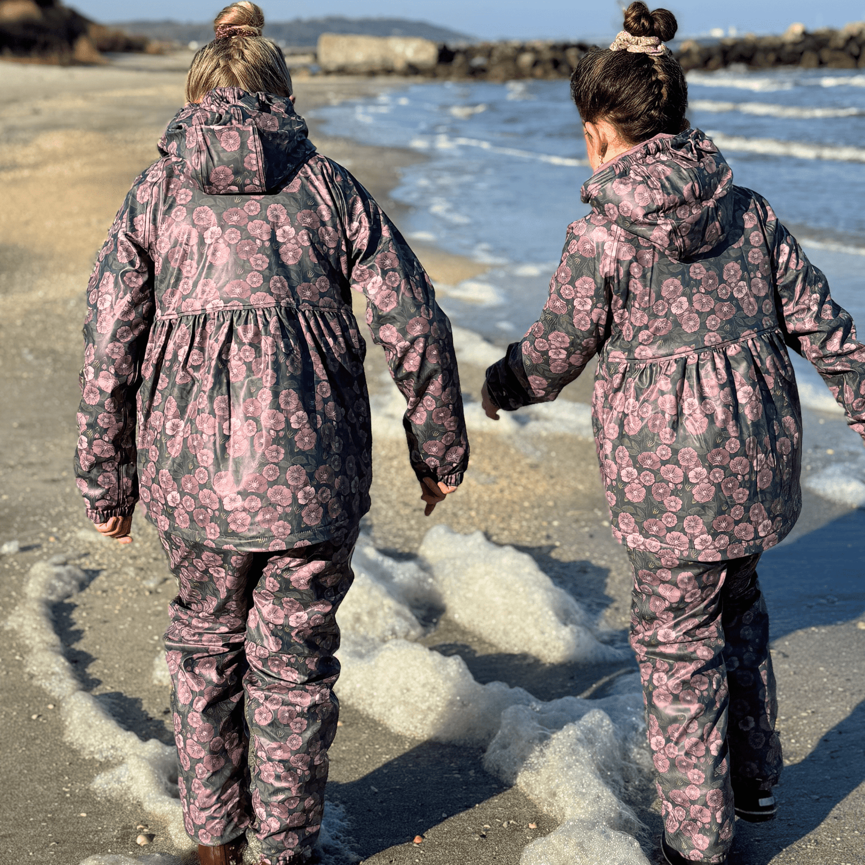 Gunhild PU Fleece Regnsæt m/Selebukser - Dark Sapphire Rosehip AOP