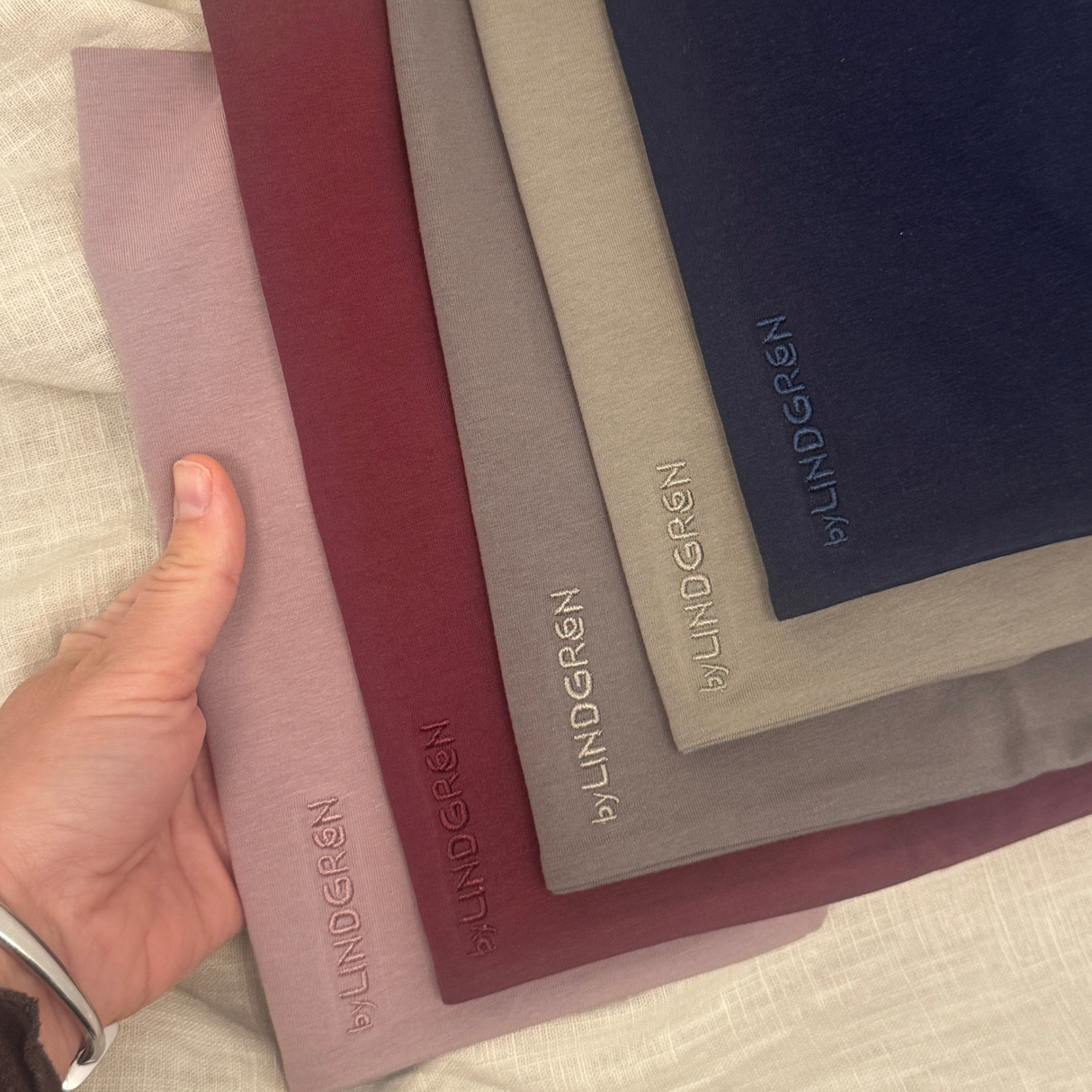 Halsedisse - Blue Shadow