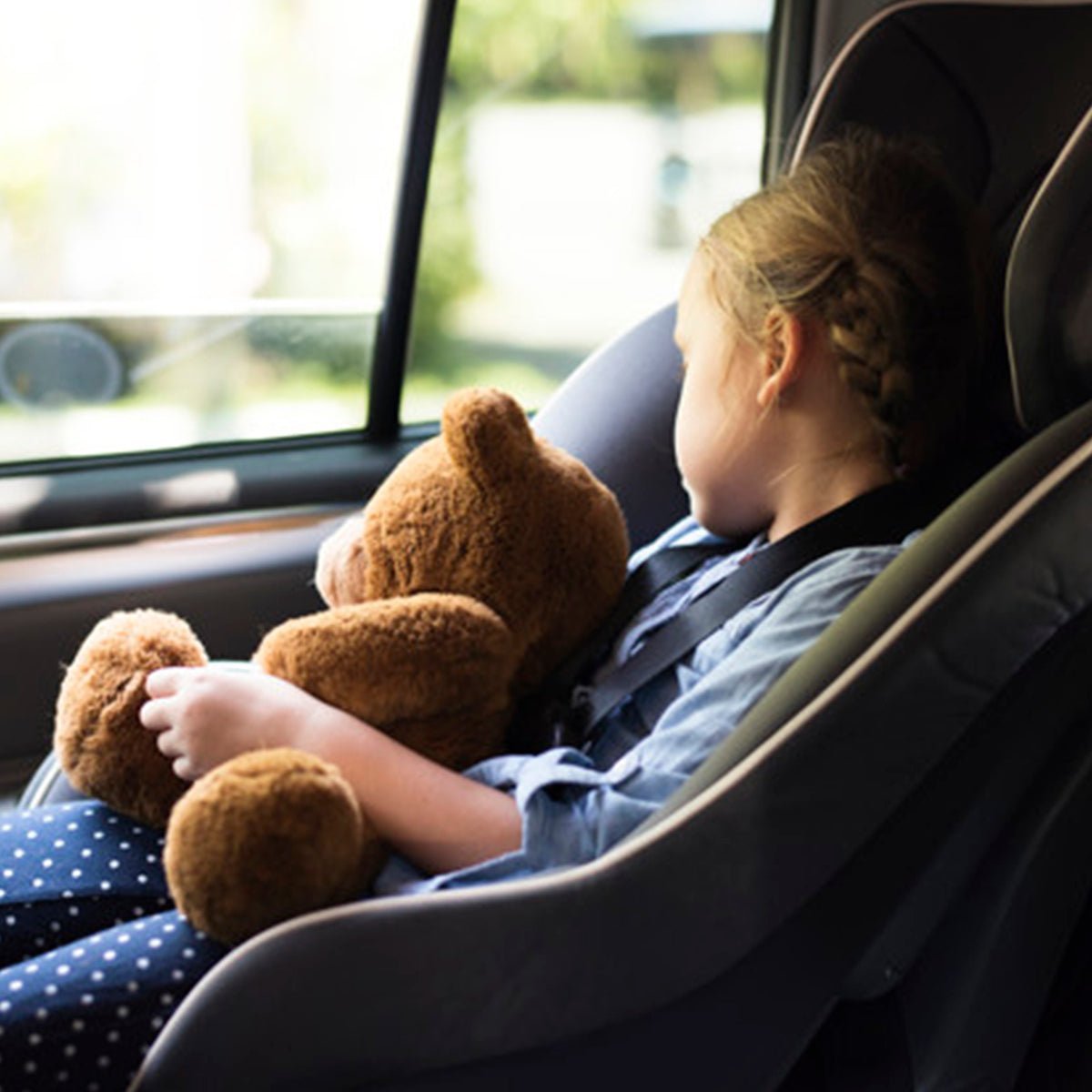 Vinterovertøj i autostolen frarådes 🚗 - byLINDGREN.dk