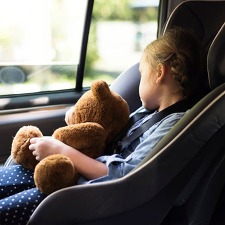 Vinterovertøj i autostolen frarådes 🚗 - byLINDGREN.dk